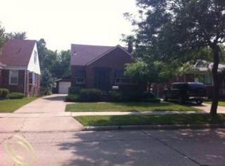 20220 Roscommon St, Harper Woods, MI 48225
