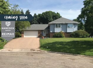 406 Colonial Cir, Nya, MN 55397