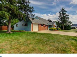 22 Deep Dale Dr W, Levittown, PA 19056