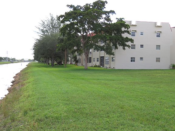 2nd image of 7991 N Sunrise Lakes Dr #101