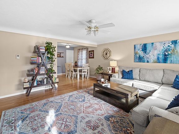 4th image of 22310 Sandy Ln