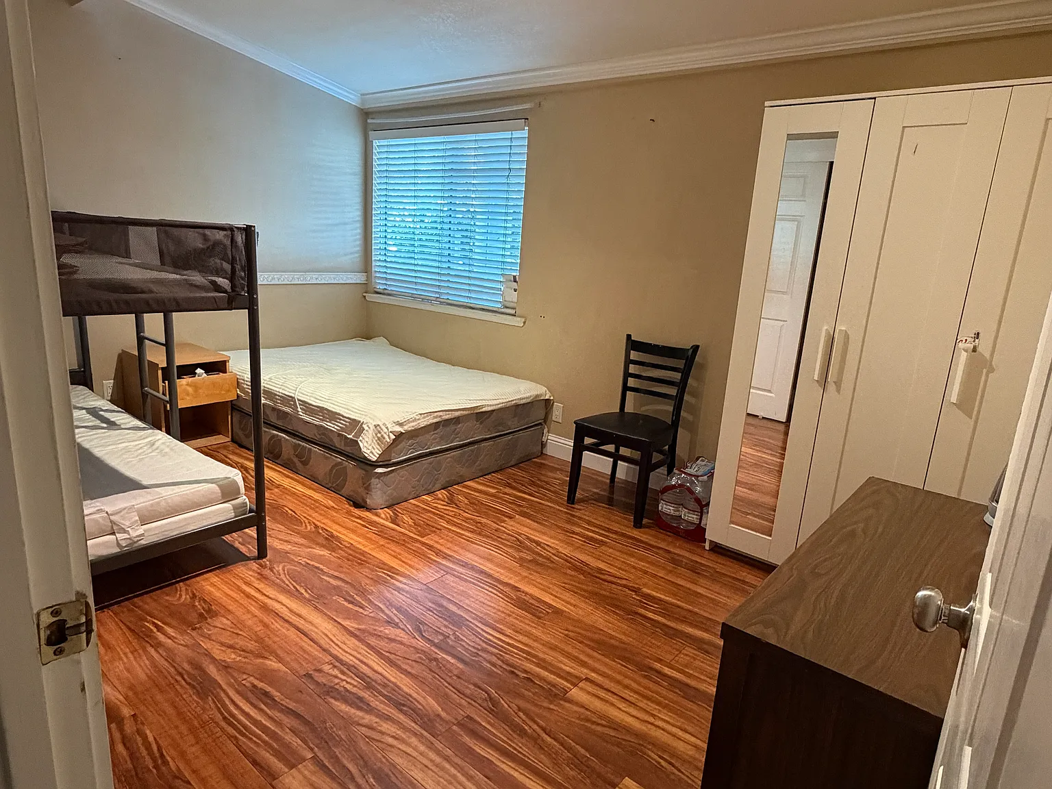 5 bed, 1819 sqft, $1,200 — Photo 1