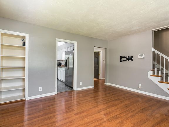 4th image of 2517 Clearbrook Dr