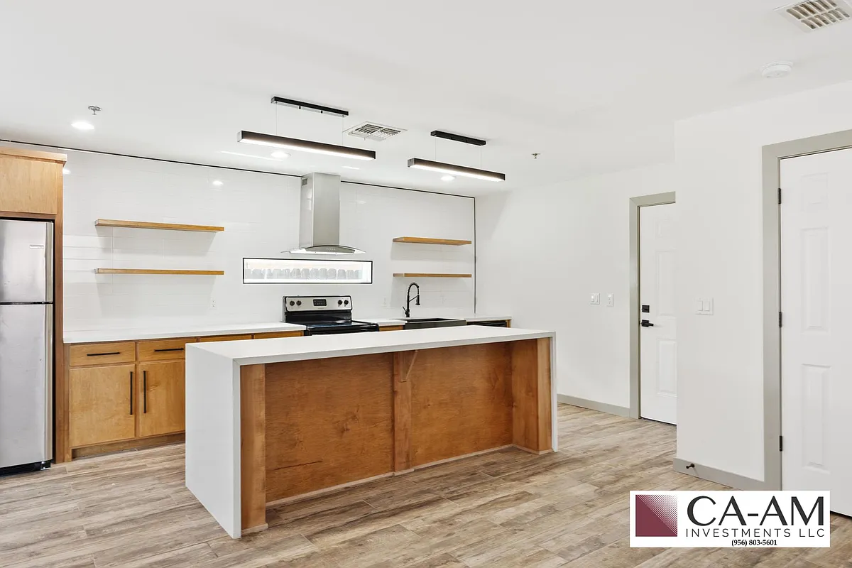Building Photo - 1713 Gumwood Ave #2