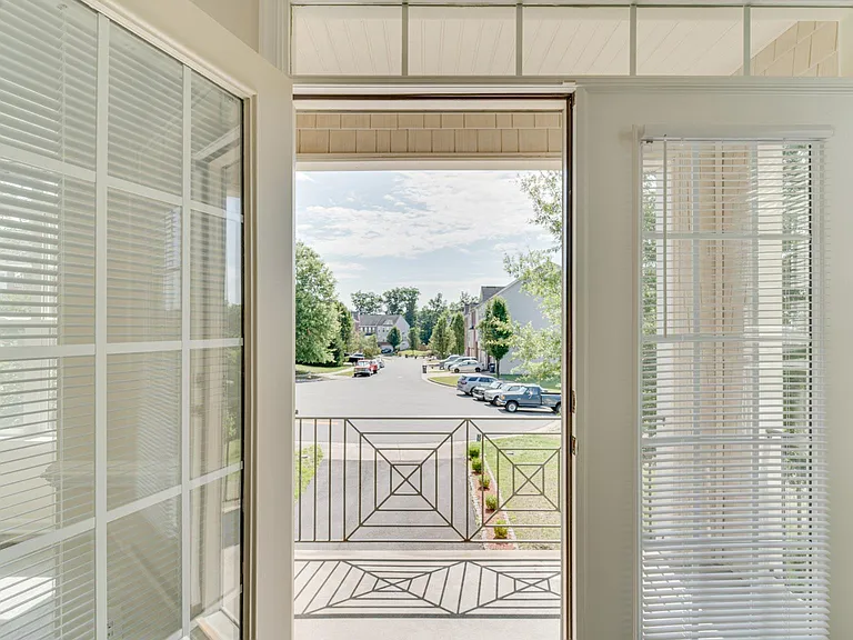 74 Pike Pl — Photo 9