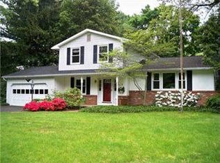 95 Kirklees Rd, Pittsford, NY 14534