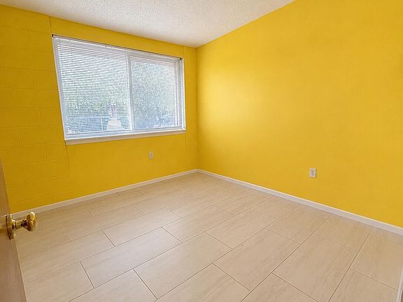 3rd image of 10382 Yellowstone St