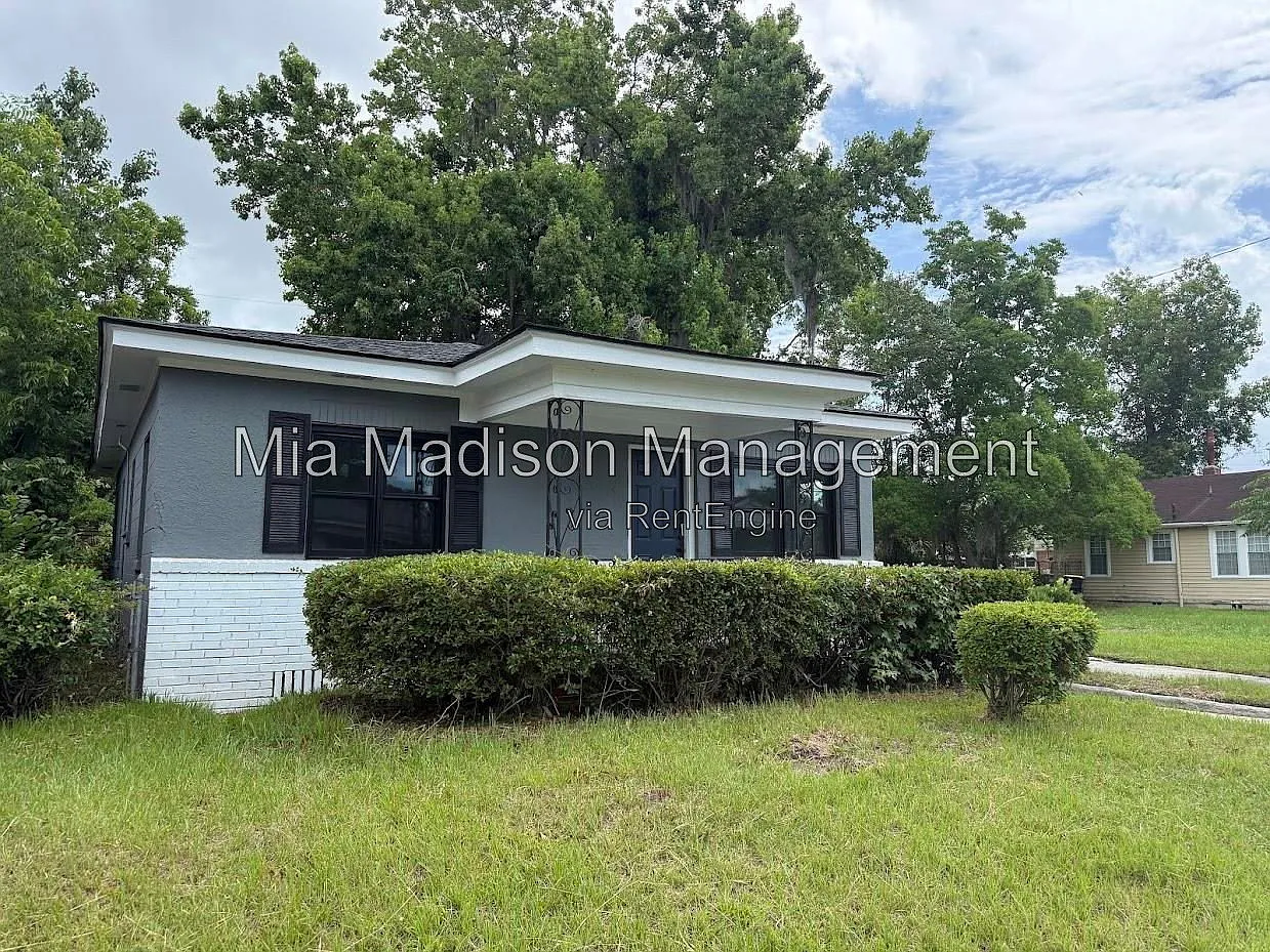 4 bed, 2.0 bath, 1277 sqft, $2,350 — Photo 4