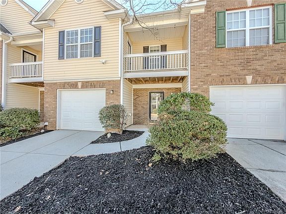 2nd image of 1987 Manhattan Pkwy