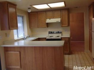 690 Rivertree Dr, Oceanside, CA 92058