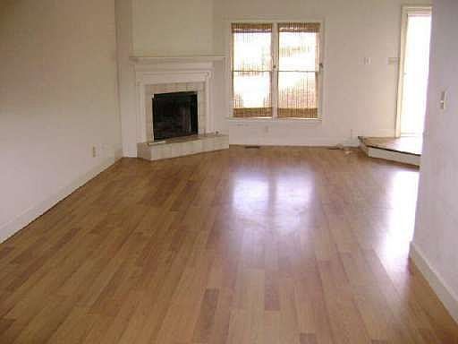 3rd image of 2715 Holcomb Springs Dr