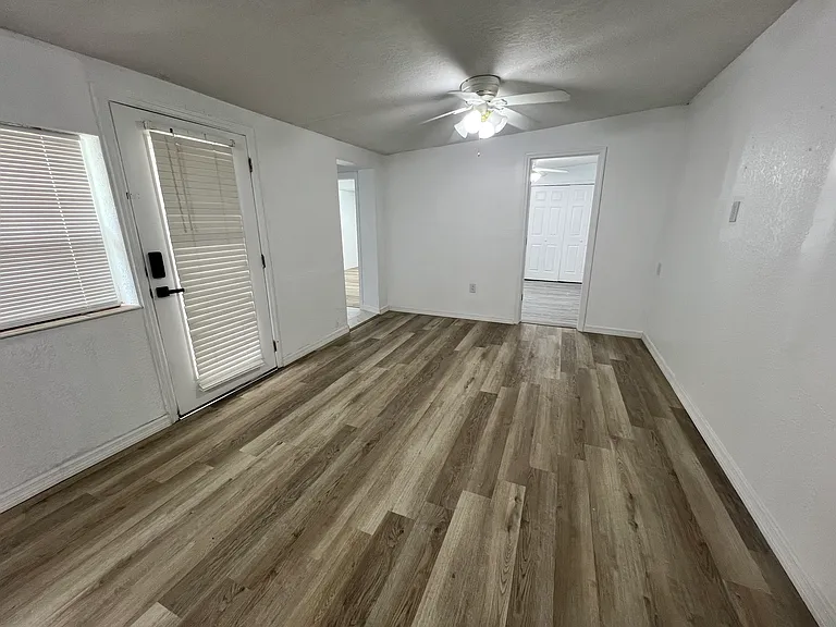 1835 Lynncrest Rd #2 — Photo 3