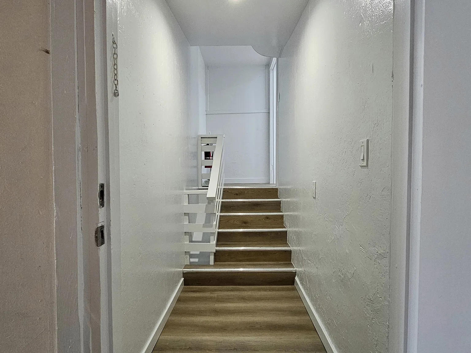 Studio, 400 sqft, $1,900 — Photo 3