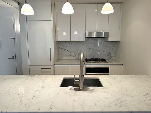 351 W 54th St #3E Photo 1
