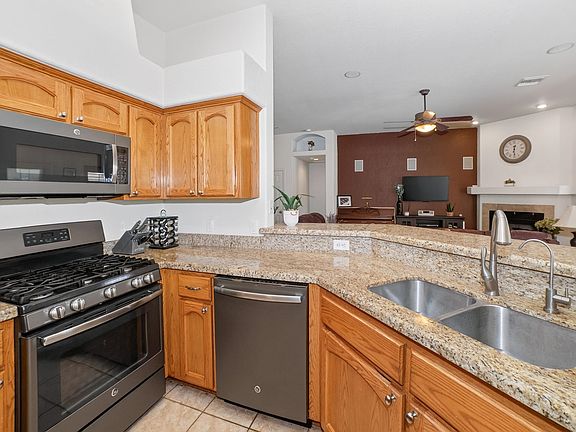 5th image of 10411 E 39th St