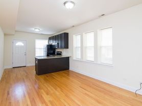 Arthur Apartments, 3 beds 2.0 baths (1175 sqft)