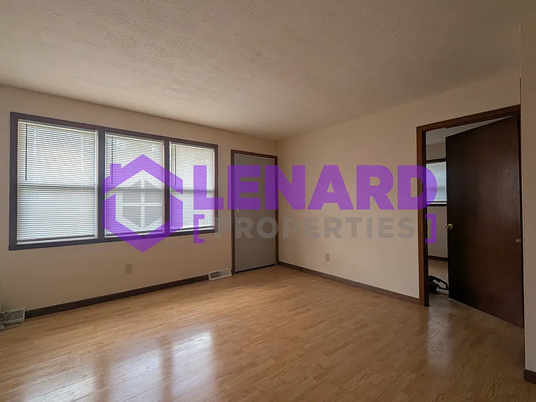 2224 N Clifton Ave — Photo 3
