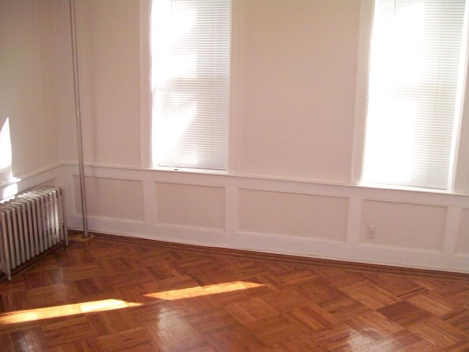 1st image of 905 41st St #1