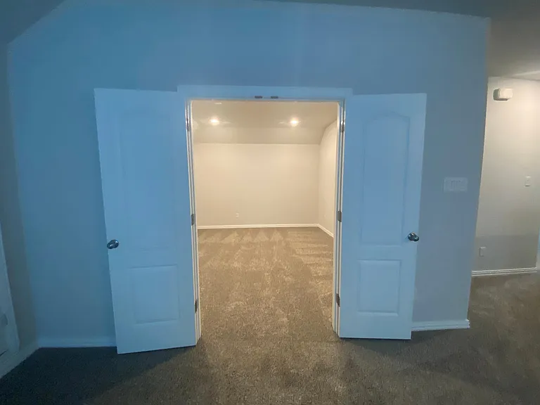 609 Silent Creek Cv — Photo 29