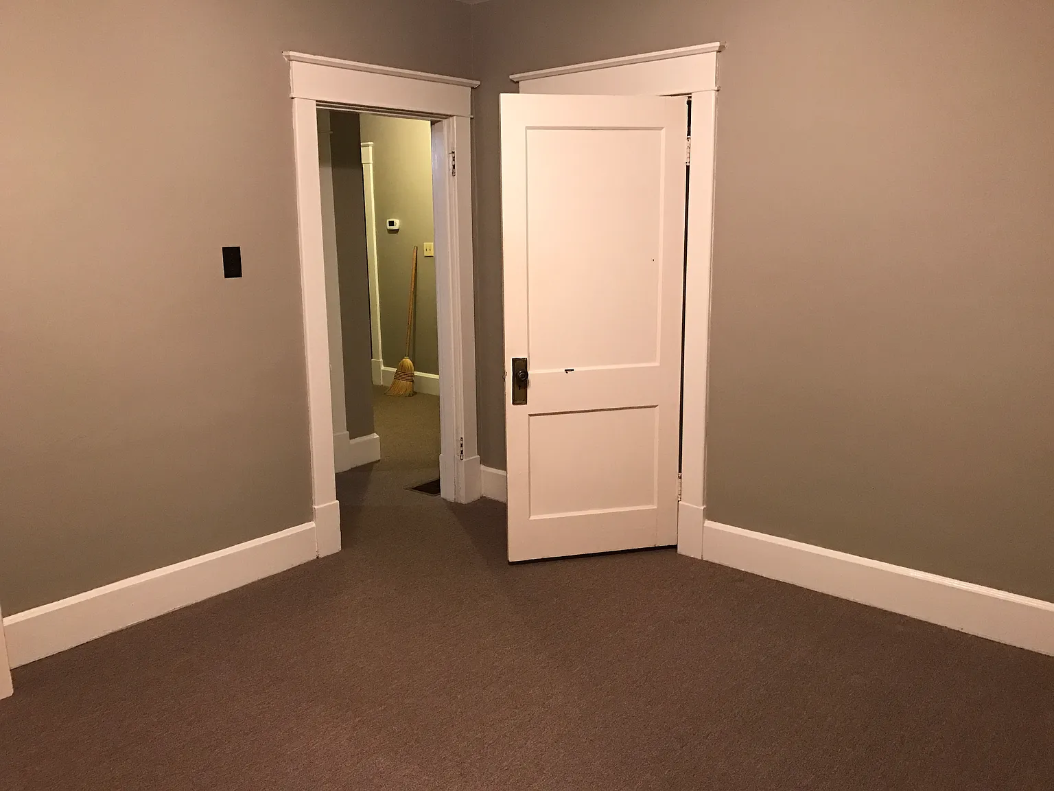 1 bed, 1050 sqft, $1,150 — Photo 3