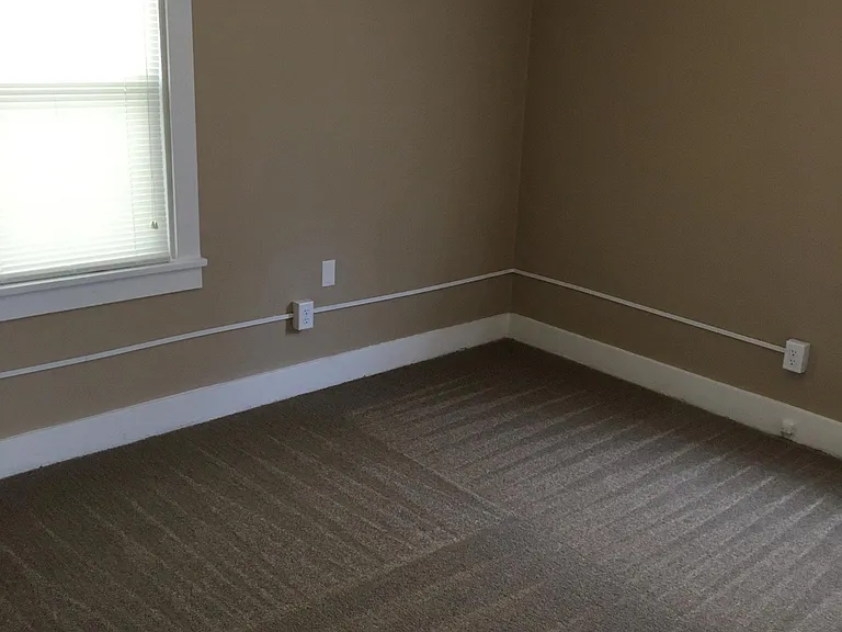 918 Watson St — Photo 3