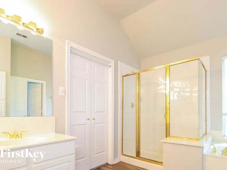 2204 Reedway Ct — Photo 10