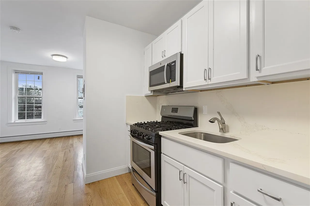 Studio, $1,675 — Photo 3