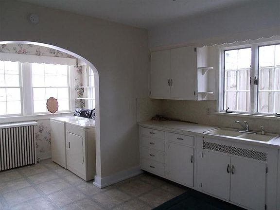5th image of 311 E Madison St