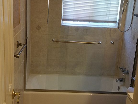 4th image of 709 Fairsite Ct