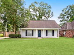 17226 N Lake Dr, Prairieville, LA 70769