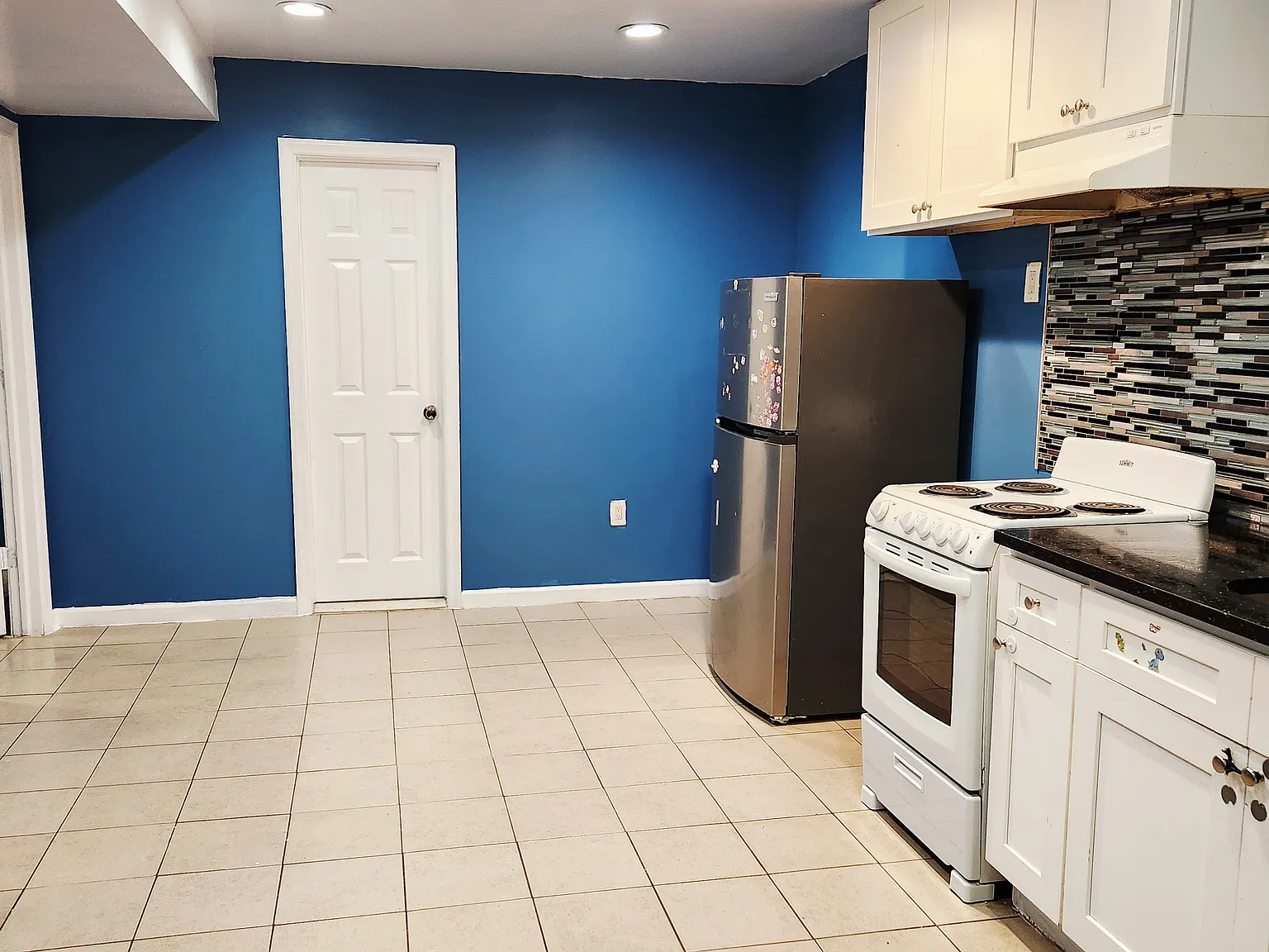 87 Debevoise Ave — Photo 2