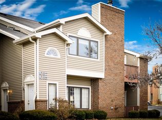 1035 N Spoede Rd, Saint Louis, MO