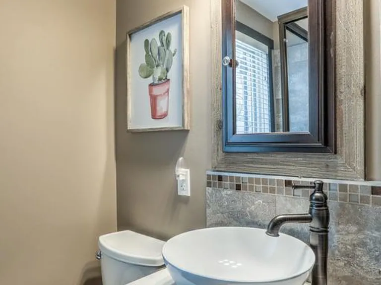 7602 Corby Cir — Photo 18