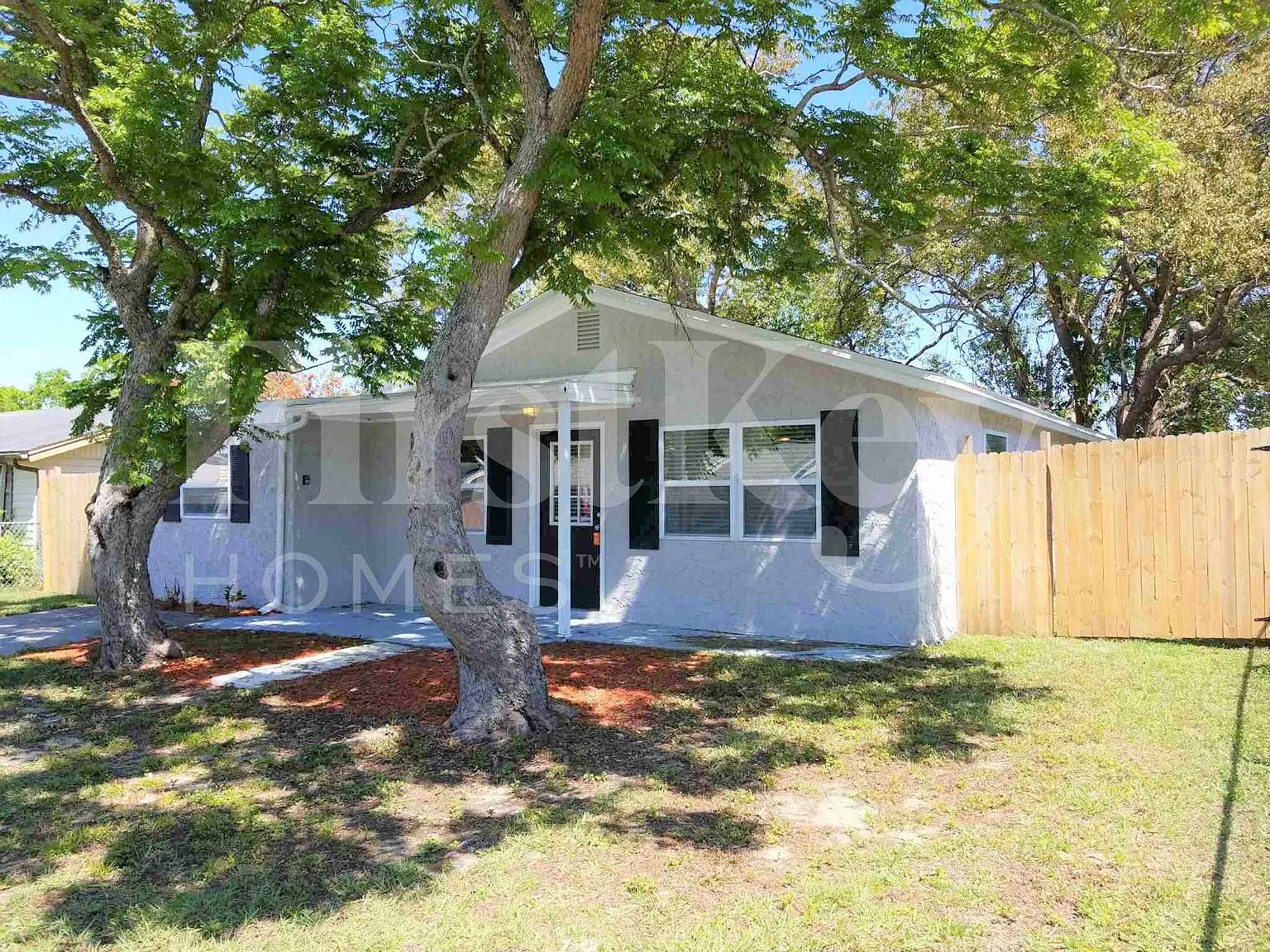 3 bed, 2.0 bath, 1124 sqft, $2,155 — Photo 2