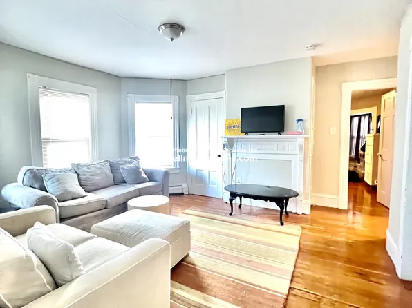 13 Phillips St, Lowell, MA