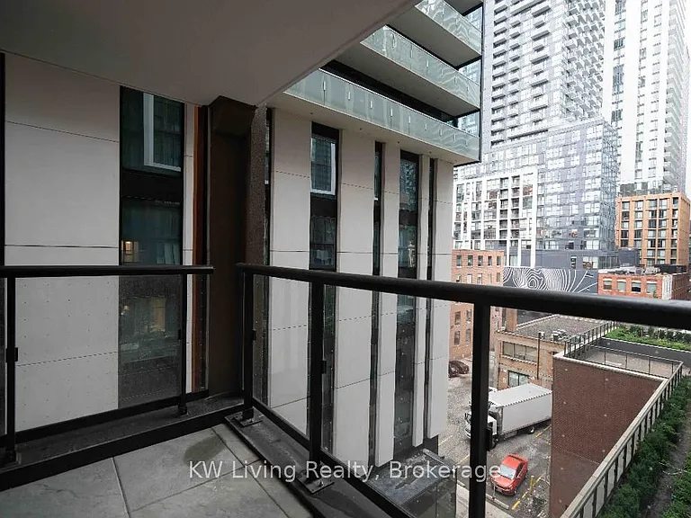 400 King St W #523 — Photo 22