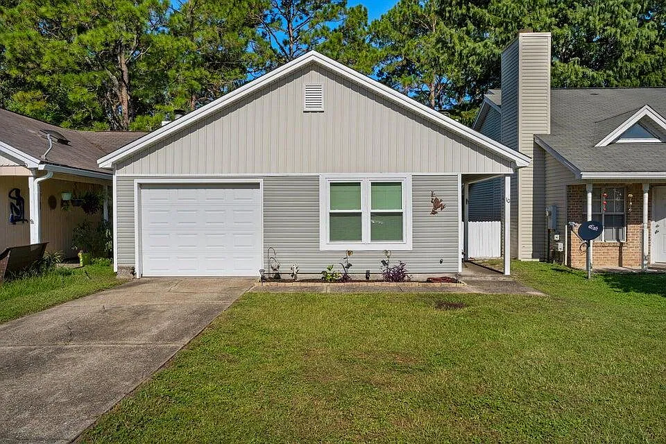 3 bed, 2.0 bath, 1037 sqft, $1,875 — Photo 1