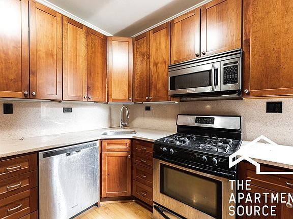 5th image of 1354 W Carmen Ave