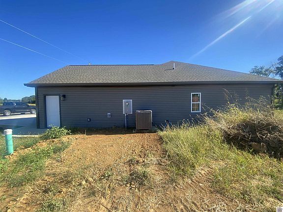 2nd image of 32 Fieldstone Cir