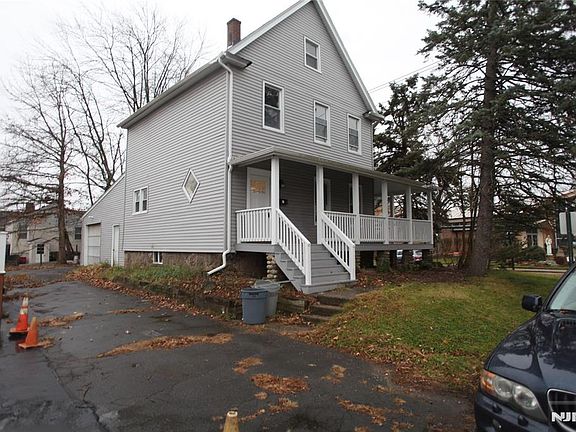 3rd image of 179 Paris Ave