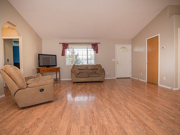 4th image of 3720 E Jordan Dr