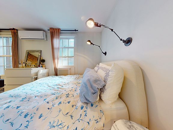 4th image of 340 W 11th St #9
