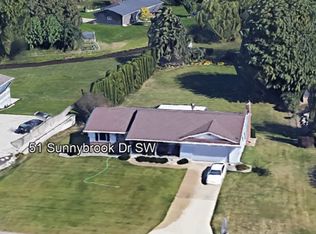 51 Sunnybrook Dr, Grandville, MI 49418
