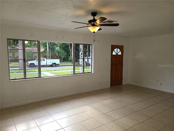 3rd image of 923 Ivanhoe Way S