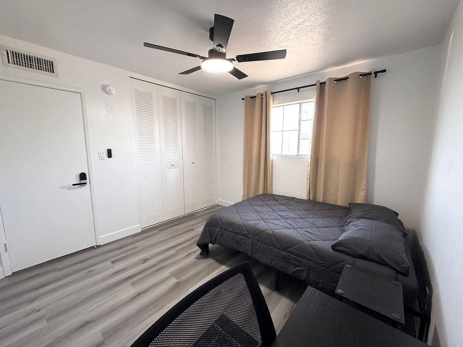 4 bed, 2.0 bath, 2110 sqft, $728 — Photo 3