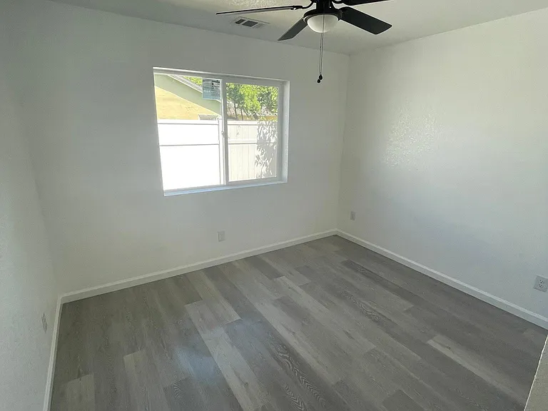 529 W Rimby Ave — Photo 11
