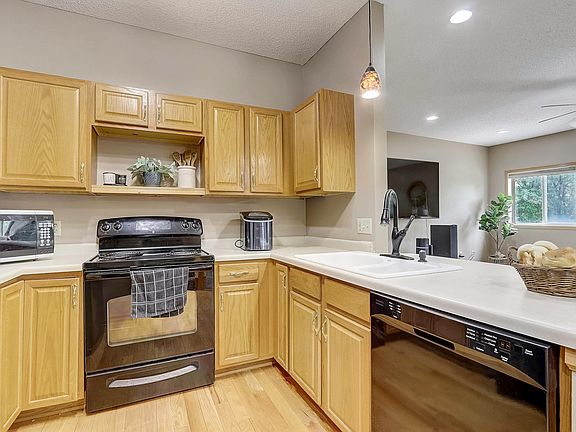 5th image of 607 Woodduck Dr