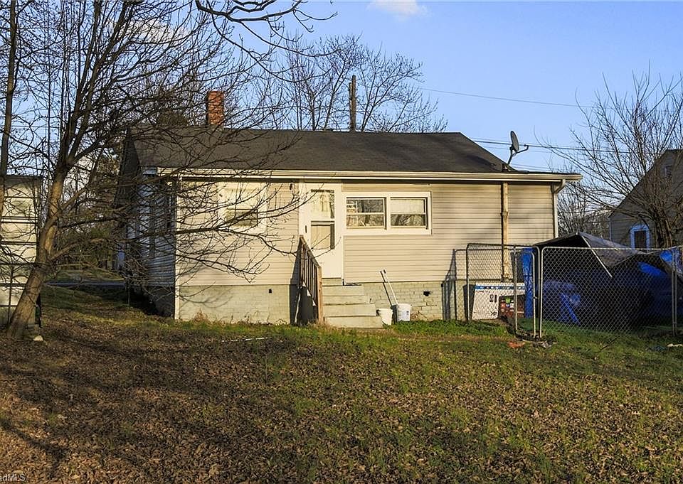 2nd image of 2414 Dane St