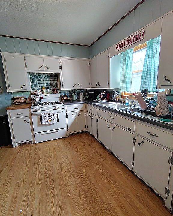 1st image of 708 3rd St