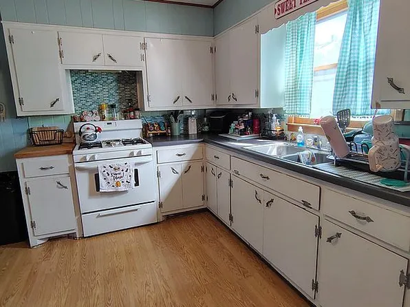708 3rd St, Glasgow, MO 65254